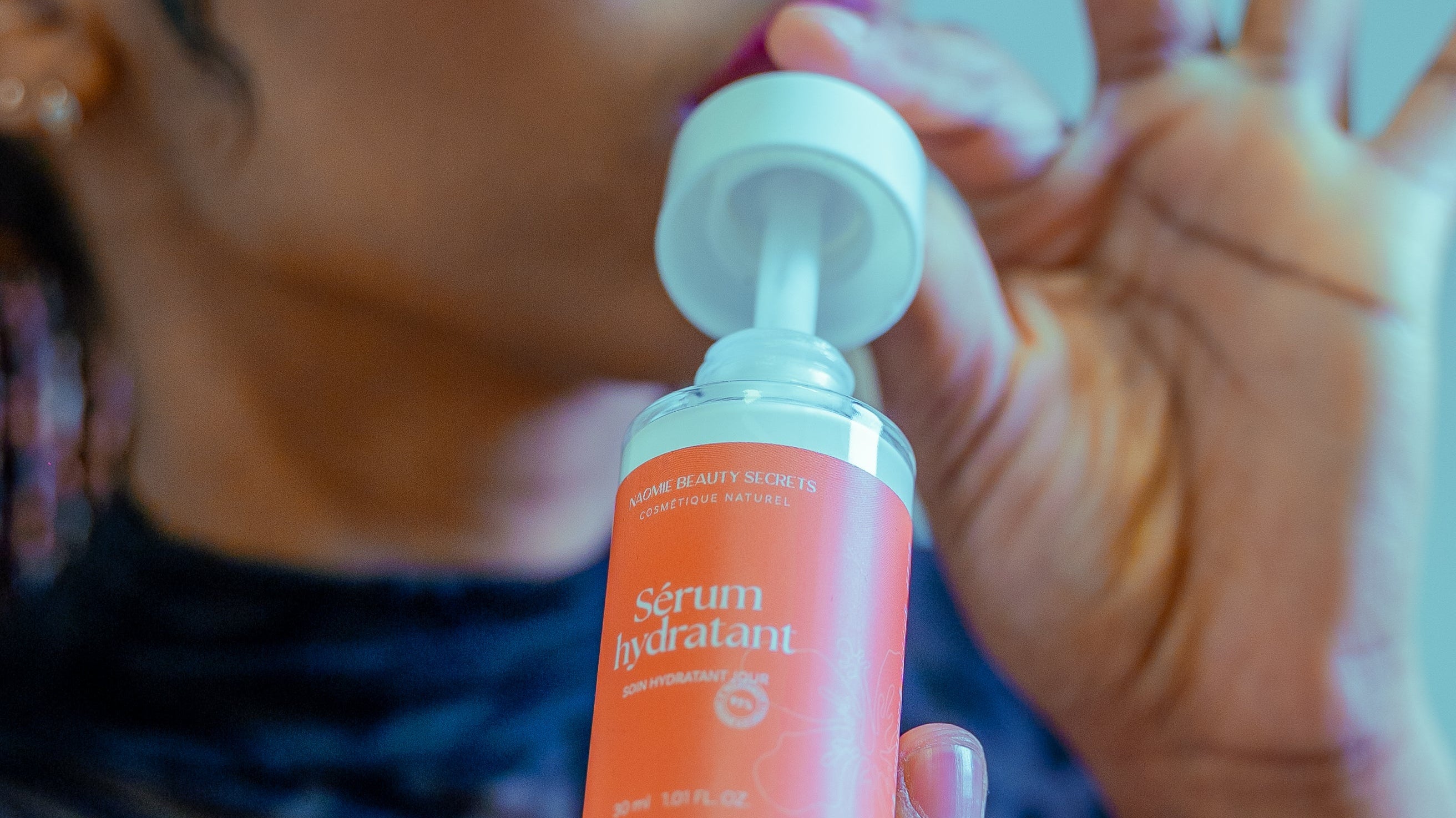 Sérum Hydratant de Naomie Beauty Secrets : Une Hydratation Profonde et Instantanée pour une Peau Éclatante
