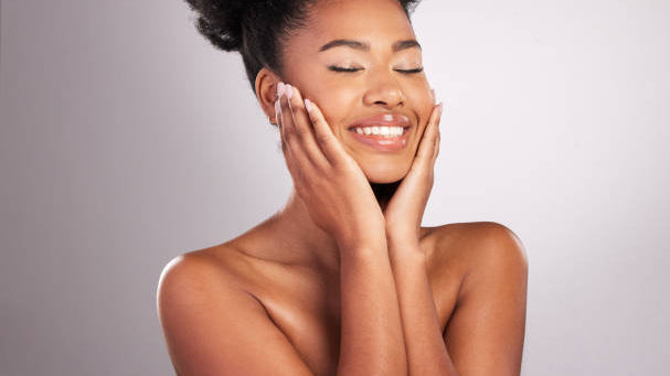 5 Gestes Essentiels pour Sublimer les Peaux Nubiennes